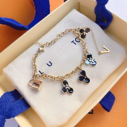 Springtime Romantic Flower Designers Chain Bracelet 18K Gold Bracelet Girl Love Lock Bracelet Jewellery Gift Wedding Travel Accessories Black Letter Bangle With Box