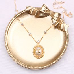 20style Luxury Designer Letter Pendant Necklaces 18K Gold Plated Crystal Pearl Rhinestone Necklace for Women Wedding Party Jewellery Accessories