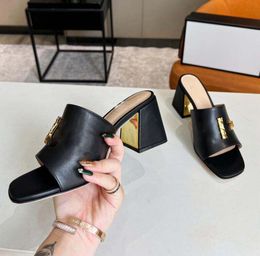 Hot Jelly Luxury Slippers Crystal Sandals Flat Slides High Heels Slipper Summer Beach Thick Bottom Stuffies Platform Alphabet Shoes 35-43