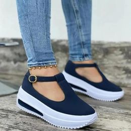 Scarpe eleganti 2023 Donne estive Piattaforma di fondo spessa Piattaforma piatta da donna piatto zeppe sandali fibbia per le calzature da donna casual