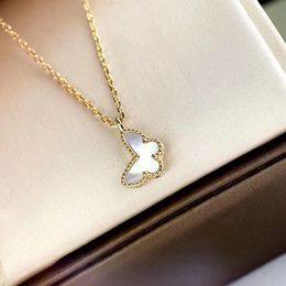White Mother-of-Pearl Butterfly Pendant Necklace Elegant Designer Clavicle Chain Necklaces Wedding for Women Wedding Party Jewelry Gift Top Quality