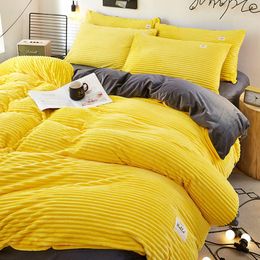 Bedding Sets 3 In 1 Solid Home Textiles Set High Quality Flannel Thicken Winter Lovely Pattern Duvet Cover Pillowcase Suits