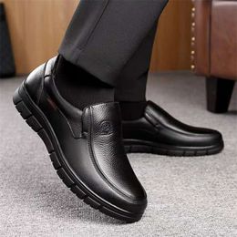 Dress Shoes Men's Genuine Leather Shoes 38-46 Head Leather Soft Anti-slip Rubber Loafers Shoes Casual Plus Velvet Autumn Winter Luxury 230324
