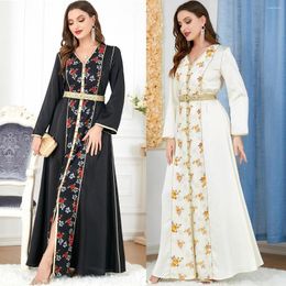 Ethnic Clothing Kaftan For Women Islamic Ramadan Muslin V-neck Women's Arabic Dress Embroidered Long-sleeved With Belt Abaya
