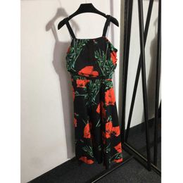 23SS Halter Платье Maxi платья с печеночной юбкой женская дизайнерская юбка бренда мода темперамент цветочный принцип без бретелек.