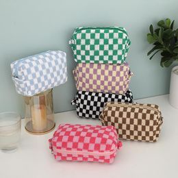 Cosmetic Bags Cases Ins Checkerboard Knitted Cosmetic Bag For Women LargeCapacity Lattice Makeup Bags Plaid multifunction storage Organizer Pouch 230324