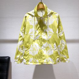 Lvity Designer 23SS Lvse Jacket Top-quality Mens Fluorescent Yellow Flower Print Hooded Windproof Thin Windbreaker Jacket Polyester Nylon Fabric Unisex