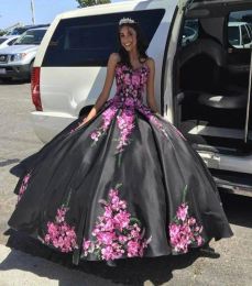 Quinceanera 2023 Black Dresses Flowers Embroidery Applique Satin Floor Length Sweetheart Neckline Custom Made Sweet 15 16 Princess Pageant Ball Gown Vestidos