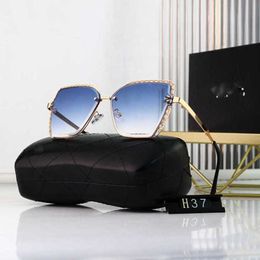 30% OFF Luxury Designer New Men's and Women's Sunglasses 20% Off Frameless large frame female glasses