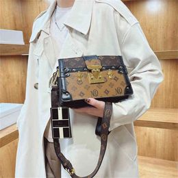 Women's luxury designer new summer handbag sense box female style small square red texture hand-held messenger bag19A5