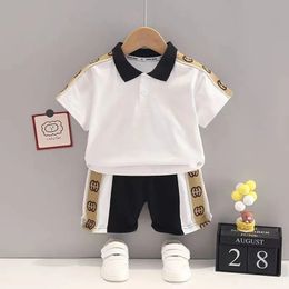 Set di vestiti per bebè estivi Camicia a maniche corte con risvolti e pantaloncini Completi in due pezzi Set di vestiti sportivi per bambini Ragazzo 1 2 3 4 5 anni