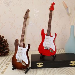 Other Home Decor Wooden Musical Instruments Collection Decorative Ornaments Mini Electric Guitar With Support Miniature Model Decoration Gifts 230327