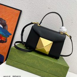 Designer Women's Bag Tote Crossbody Bag Mini Sheepskin Handbag 2023 Fashion Shoulder Bag Oversized rivet Open and close luxury women's money