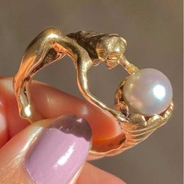 Band Rings Ins Stainless Steel 18K Gold Plated Hug Ring Vintage Hug Baroque Pearl Rings For Women Girls Fashion Jewelry Gift Z0327