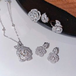 Luxus-Diamant-Blumen-Designer-Anhänger-Halskette, Silber, süß, süß, Rosenkristall, glänzender CZ-Zirkon-Choker, Halsketten, Ohrringe, Ohrringe, Armbänder, Armreif-Schmuck