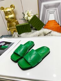 2022 Designer Pantofole Clip Toe Donna Sandali Casual Donna Appartamenti Scivoli Calzature da spiaggia Nuove infradito Moda donna Calzature miller
