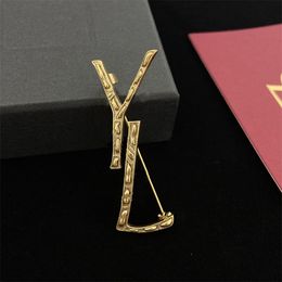 Elegant Women Brooch Brand Simple Letters Design Brooches Pin Copper Bamboo Knot Men Pins Formal Suit Casual Clothes Wedding Party