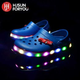 Sandals 2023 Summer Children Hole Sandals LED Lighted Flashing Light Shoes Boys Girls Beach Sandals Kids Breathable Fashion Sneakers W0327