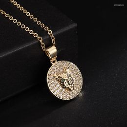 Chains Trend Gold Color Green-Eyed Leopard Pendant Necklace For Men Zircon Inlaid Round Medallion Souvenir Jewelry