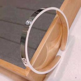 luxuryDesigner bracelet love bangle Closed Fashion Silver Bracelet Simple Press Deduction Couple Colourless Gift