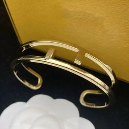 Womens Cuff Designer Open Bracelet Mens Gold Bangle Fashion Circle Letter F Bracelets Luxury Jewellery For Women Ladies Retro Cuffs 2023