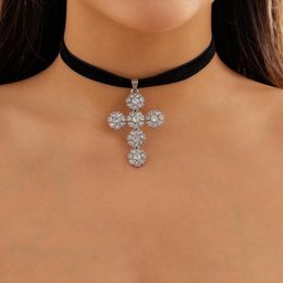 Choker Salircon Gothic Black Velvet Neckband Short For Women Luxury Rhinestone Cross Pendant Necklace Charm Romantic Jewellery