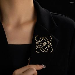 Brooches Stylish And Versatile Design Corsage High-end Atmosphere Niche Pin Button Suit Coat Accessories AA