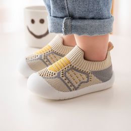 First Walkers Sepatu Bayi Kaus Kaki Lantai Buaian Antilicin Antilembap dengan Sol Karet untuk Anak anak Perempuan Laki laki Jaring Sandal Lembut 230328