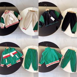 Kinderbekleidungssets für Jungen und Kleinkinder, Designer-Trainingsanzüge für Kinder, zweiteilige Freizeit-Sport-Outfits, Jugend- und Kinder-Buchstaben, Reißverschluss, Jacken, Mäntel, Oberteile, Hosen, Anzüge, Sportbekleidungsset