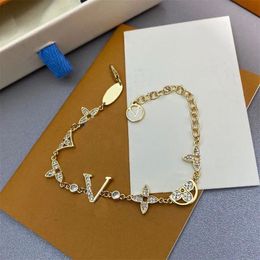 Luxury Designer Elegant 18k Gold and Silver Bracelet Fashion Womens Letter Pendant Clover Wedding Special Design Jewelry Quality