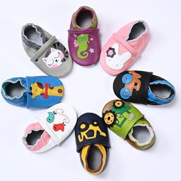 First Walkers Sepatu Bayi Chaussure Bebe Fille Baru Lahir Calcetines Ein Slizante Kulit für Sandal Girl 230328