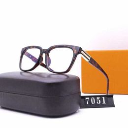 Üst Lüks Tasarımcı Güneş Gözlüğü% 20 İndirim Denizaşırı Erkek Kadın Çerçevesi Cep Telefonu Düz lens Gözlükleri Miyopi ile donatılabilir 7051