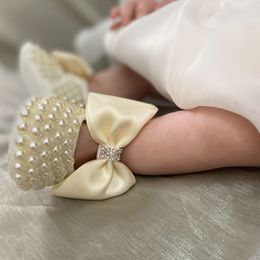 First Walkers Ivory Lace Baptism Girls Shoes Pography Flower Baby Flash Pearl Christmas Shoes Soft and Comfortable Baby Shoes 230329