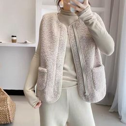 Women's Vests Women's cardigan wool thick waist coat Fashion Spring and Autumn V-neck Loose insert velvet vest Student top Sleeveless coat 230329