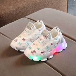 Athletic Outdoor 2022 Kids Sneakers Children Baby Girls Boys Letter Mesh Led Luminous Sport Run Sneakers Shoes Cute Butterfly Toddler Girl Shoes W0329