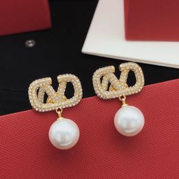 Valentinoity Brincos de charme da mulher V Earing Designer Stud Pearl Orecchini Fashion Luxury Gold Silver Vlogo Ewelry Hoop Women OHRRINGE 4532143