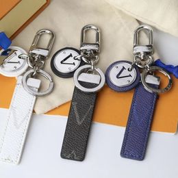 Keychain letter V Brand Designer Mens Luxury Car Keyring Womens Buckle Keychains Handmade Leather Men Women Bags Pendant Accessories Top version RFT4