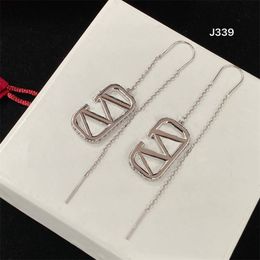 Luxury Ladies Brand Designer Gold Silver Earring Chain Pendant Diamond Stud Earrings Womens Fashion Letter V Hoops Earings Jewellery 2303293BF