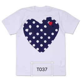 Fashion Mens Play T Shirt Designer Red Heart Shirt Commes Casual Women Shirts Des Badge Garcons High Quanlity Tshirts Cotton Embroidery Top E 379