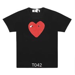Moda Erkek Oyun Tişört Tasarımcı Kırmızı Kalp Gömlek Commes Sıradan Kadın Gömlek Des Rozet Garcons Yüksek Quanlity Tshirts Pamuk Nakış Üst E 306