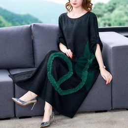 Casual Dresses Spring And Summer 2023 Short Sleeve Loose Large Silk Dress O Neck Vintage Black Satin Decorative Panel Knee Length DressGown