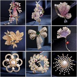 Brooches Elegant Fashion Flower Pins Personality Parrot Bow Gingko Leaf Peacock Clothing Pin Sweater Accessories Women Jewellery
