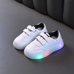 Athletic Outdoor First Walkers Children's Shoes with Flash shine Sole Running Baby Shoes with Lights Boy Girl Led Luminous Sneakers for Baby W0329