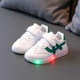 Athletic Outdoor Kids Glowing Shoes Children Sneakers Boy Child Sneaker For Girls Running White Shoes With Light Up Sole Luminous Sneakers