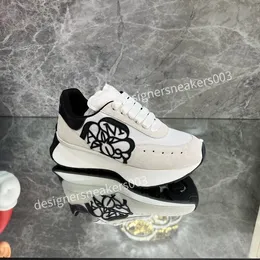 top Mens designer Running Shoes Sneakers foam runners women shoes Outdoor Shoes mens shoes Plate-forme White Black men women suede Casual Shoes