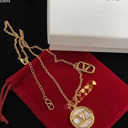 2023 Designer de colar para mulheres Stud Luxury Gold Heart Shape Pérola Gold Double V Letter 925s Silver Jewelry Classic-18