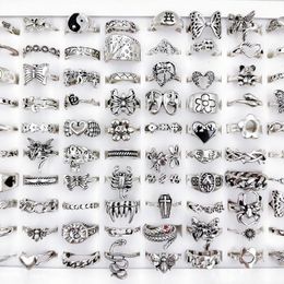 Cluster Rings 50 100Pcs Lot Hip Hop Vintage for Women Wholesale Punk Heart Flower Skull Butterfly Tai Chi Finger Ring Jewelry Party Gift 230329