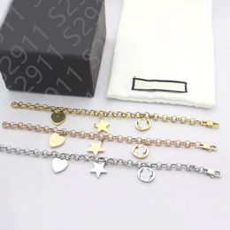 Luxus-Designer-Armband-Charme-Doppelbuchstabe-Herz-Armbänder arbeiten 18K Gold-Edelstahl-Ketten-Frauen-Ketten ohne Kasten um