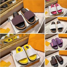 Scarpe Slifor Designer Designer Sandali estivi sandali All-Match Spesso di una parola Flip-flip-flop