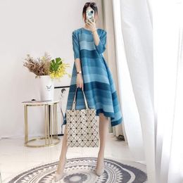 Casual Dresses Miyake Pleated Stripe Printed Dress Women 2023 Fashion Style Causal Loose Large Size Belly Cover Age Reduction Long